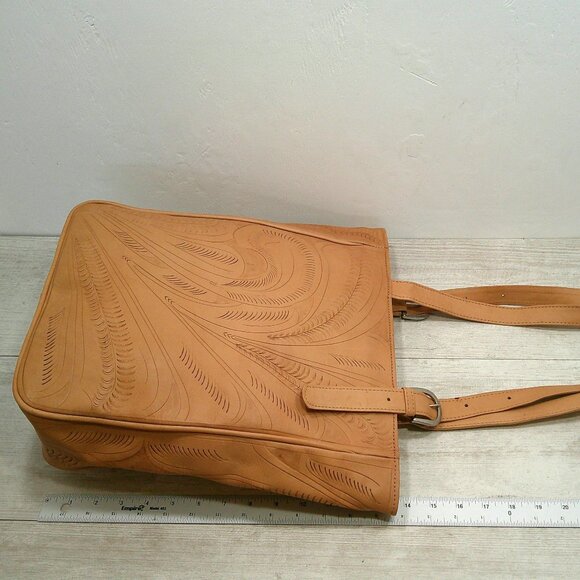 Quality Handcrafted Natural Labrado Minimalist Design Leather Tote - Picture 6 of 14